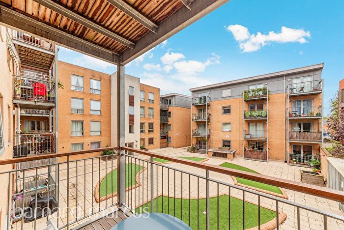 1 Bedroom Apartment To Rent In Peckham Grove, London, SE15