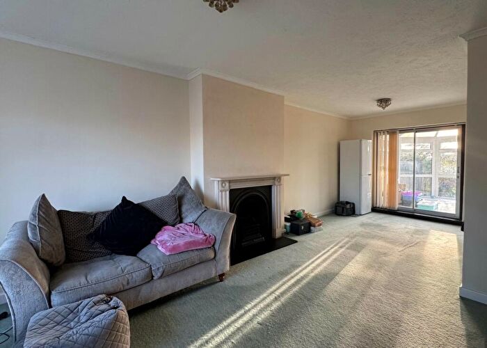 3 Bedroom House To Rent In Humber Close, Worthing, BN13