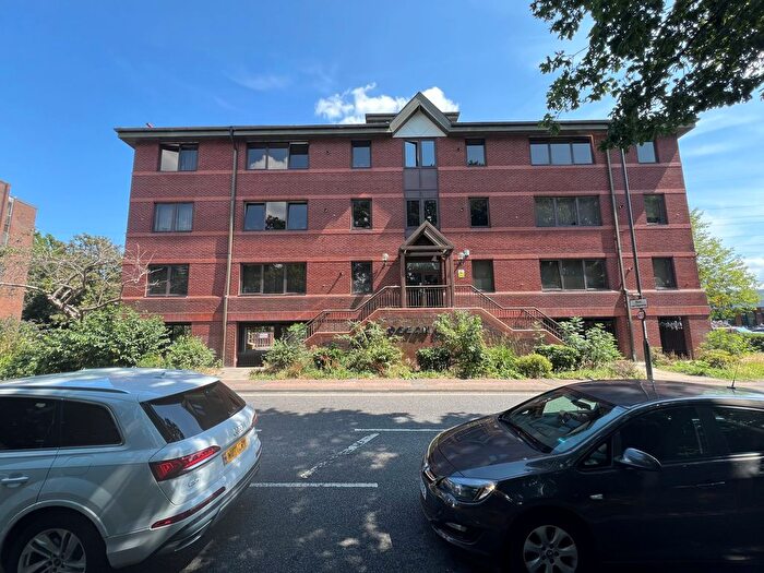 1 Bedroom Flat To Rent In Hazelwick Avenue, Crawley, RH10