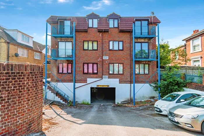 1 Bedroom Flat For Sale In Roberts Road, Southampton, Hampshire, SO15