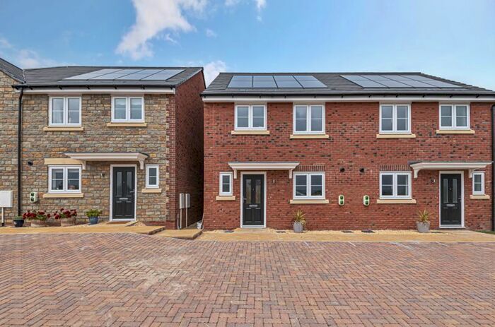 3 Bedroom Semi-Detached House For Sale In Tanner Road, Wickwar, GL12