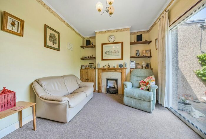 2 Bedroom Bungalow For Sale In Hammond Ave, Mitcham, Surrey, CR4