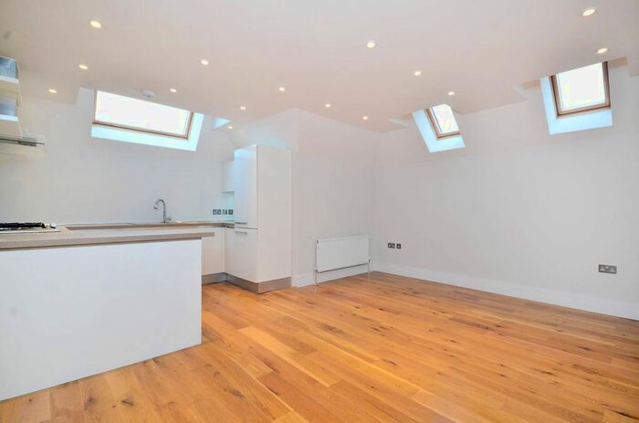 2 Bedroom Flat To Rent In Alexandra Grove, North Finchley, London, N12