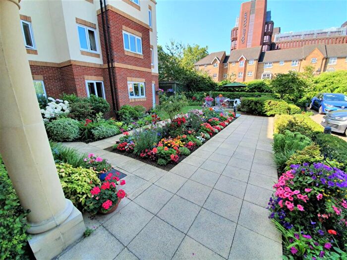 1 Bedroom Retirement Property To Rent In Beaufort Lodge, Woking, GU21