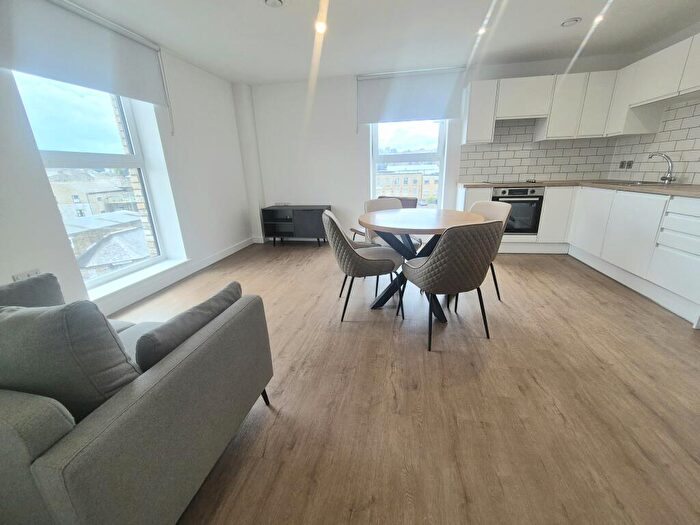 2 Bedroom Apartment To Rent In Cow Green, Halifax, HX1
