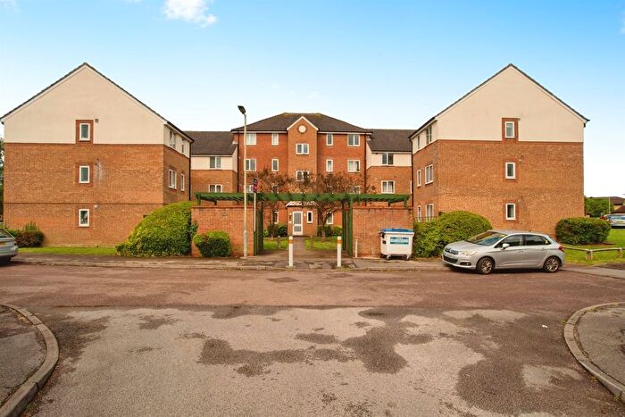 2 Bedroom Flat To Rent In Pioneer Way, Watford, WD18