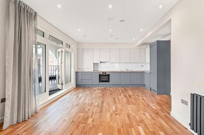 2 Bedroom Flat To Rent In Crown Street, Acton, W3