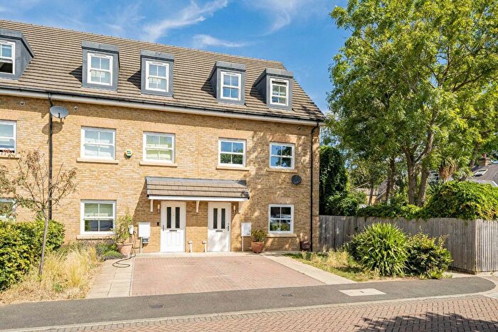 4 Bedroom End Of Terrace House For Sale In Blacksmith Close, Sunbury-On-Thames, TW16