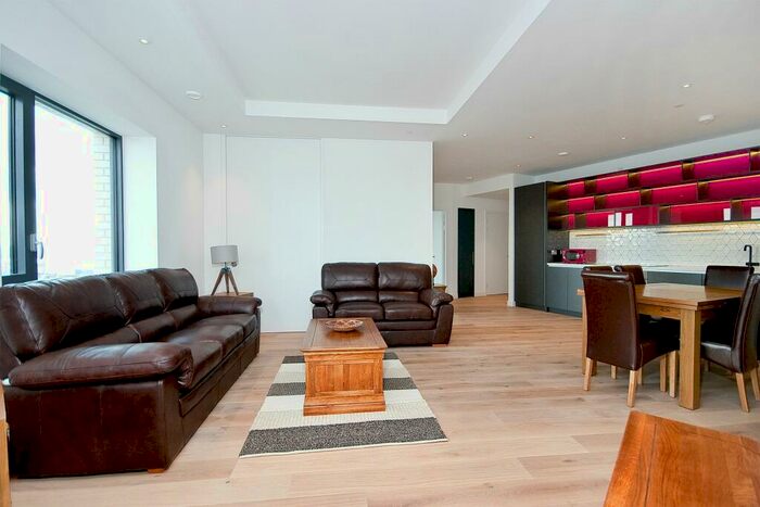 3 Bedroom Apartment To Rent In Botanic Square, E14