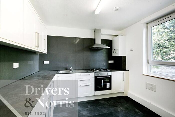 3 Bedroom Apartment To Rent In Simmons House, Sussex Way, Holloway, London, N7
