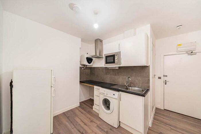 1 Bedroom Flat To Rent In High Street, Sutton, SM1