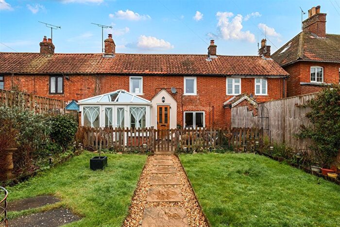 2 Bedroom Terraced House For Sale In The Leaze, Bromham, SN15