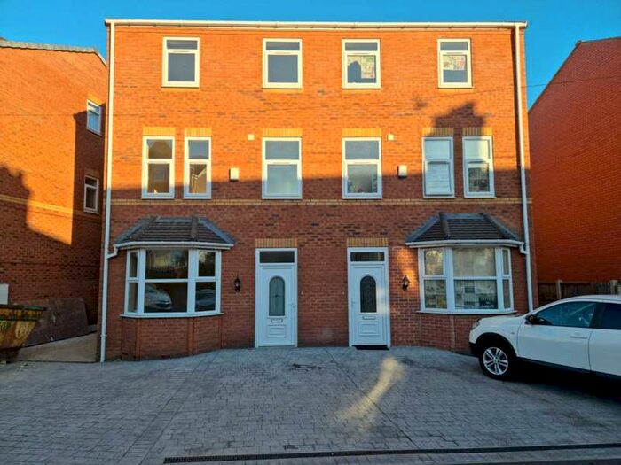 4 Bedroom Semi-Detached House To Rent In Westminster Road, Handsworth, B20