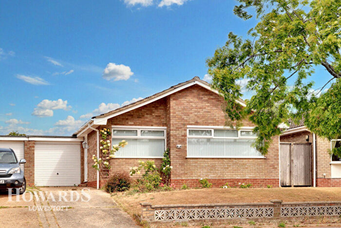 3 Bedroom Detached Bungalow For Sale In Tunstall Drive, Lowestoft, NR32