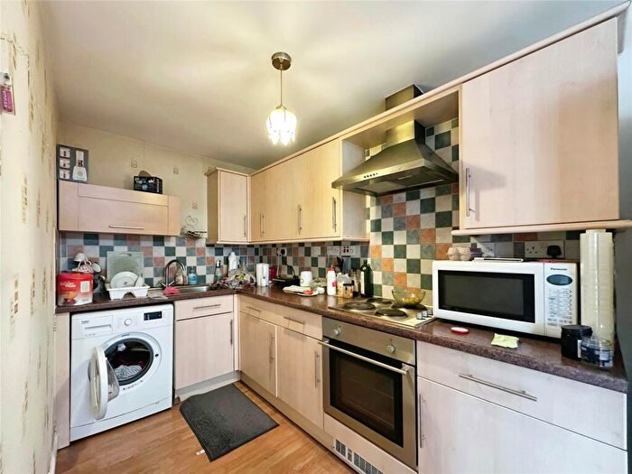 3 Bedroom Flat To Rent In Cedar Road, Southampton, Hampshire, SO14