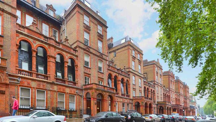 3 Bedroom Flat To Rent In Courtfield Road, London, SW7