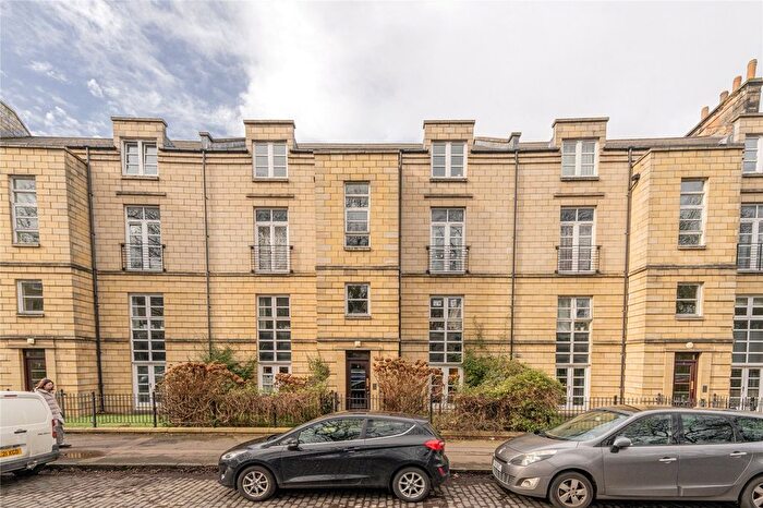 2 Bedroom Flat For Sale In Hopetoun Crescent, Edinburgh, EH7