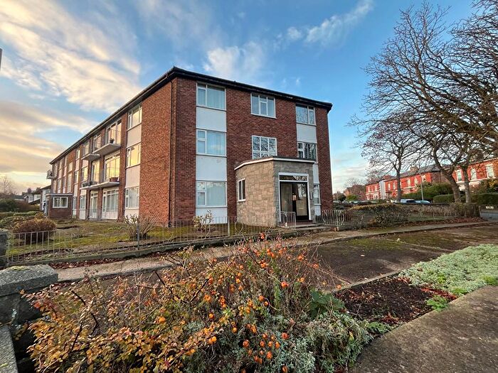 2 Bedroom Flat For Sale In Blundellsands Road East, Liverpool, L23