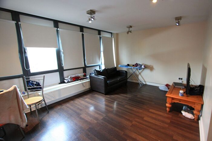 1 Bedroom Flat To Rent In Mitcham Road, London, SW17