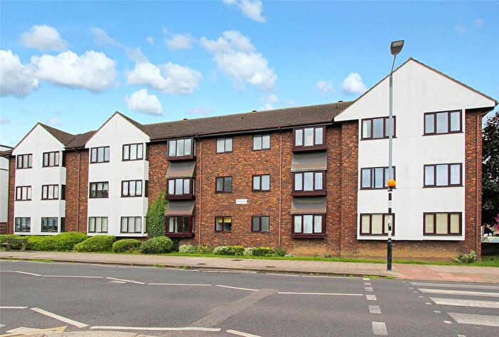 1 Bedroom Apartment For Sale In Leigh Road, Leigh-on-Sea, Essex, SS9