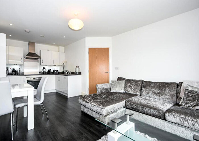 2 Bedroom Flat To Rent In , Hemel Hempstead, Hertfordshire, HP3