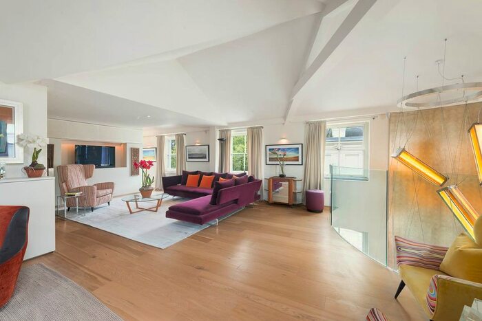 3 Bedroom Flat To Rent In Kensington Park Road, Notting Hill, London, W11