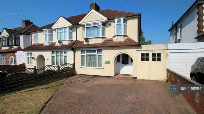 3 Bedroom Semi-Detached House To Rent In Westwood Lane, Welling, DA16