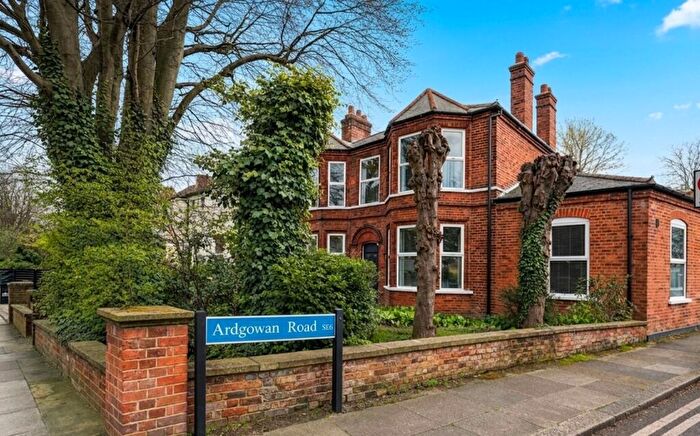 2 Bedroom Flat For Sale In Hither Green Lane, Hither Green, SE13