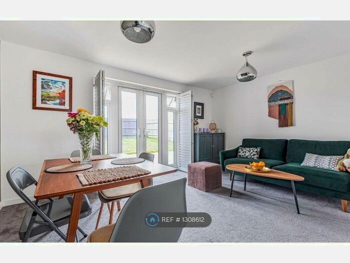 3 Bedroom Semi-Detached House To Rent In Clover Fields, Didcot, OX11