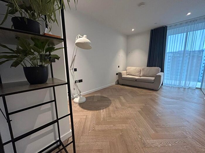2 Bedroom Apartment To Rent In Circus Road West, Battersea Park, SW11