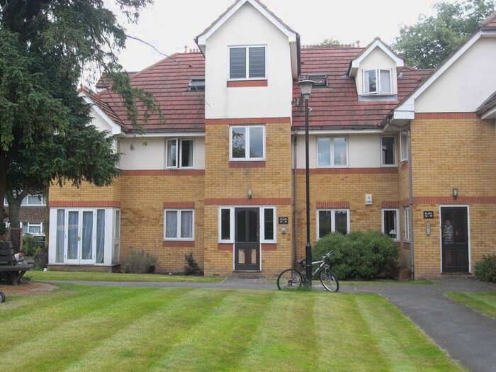 1 Bedroom Apartment To Rent In Burn Close, Addlestone, Surrey, KT15