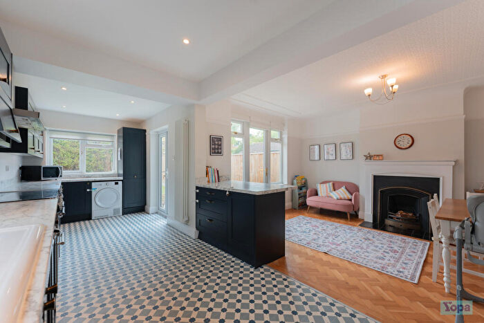3 Bedroom Semi-Detached House For Sale In Irby Road, Wirral, CH61