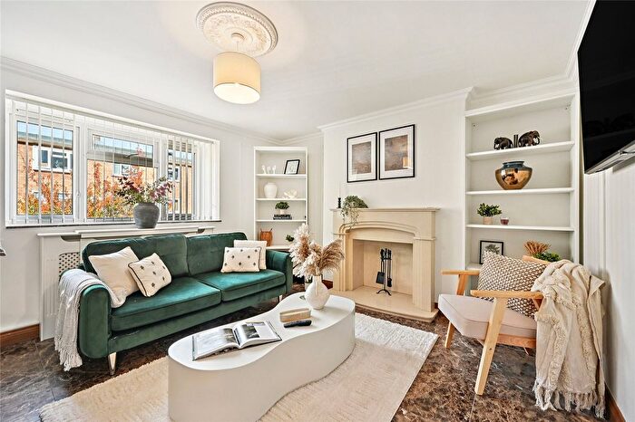 3 Bedroom Flat For Sale In Kent Road, London, W4