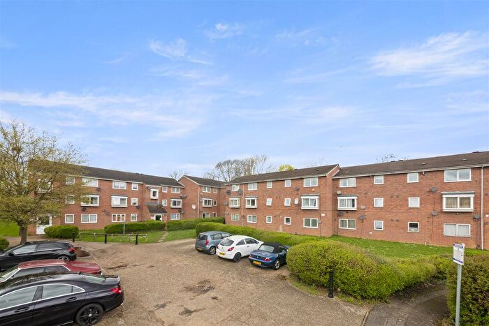 2 Bedroom Flat To Rent In Evergreen Way, Hayes, UB3