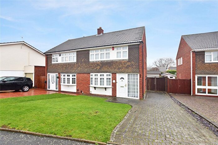 3 Bedroom Semi Detached House For Sale In Greenside, Bexley, DA5