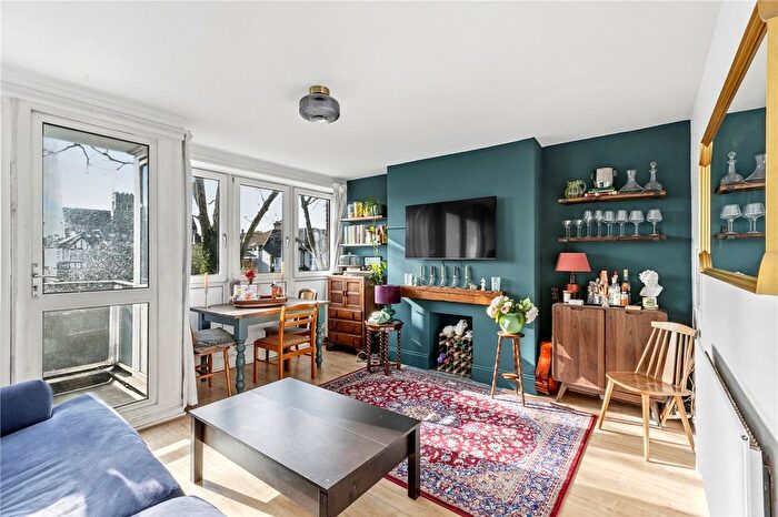 2 Bedroom Flat For Sale In Barringer Square, London, SW17
