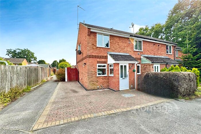 2 Bedroom End Of Terrace House For Sale In Isis Way, Sandhurst, Berkshire, GU47