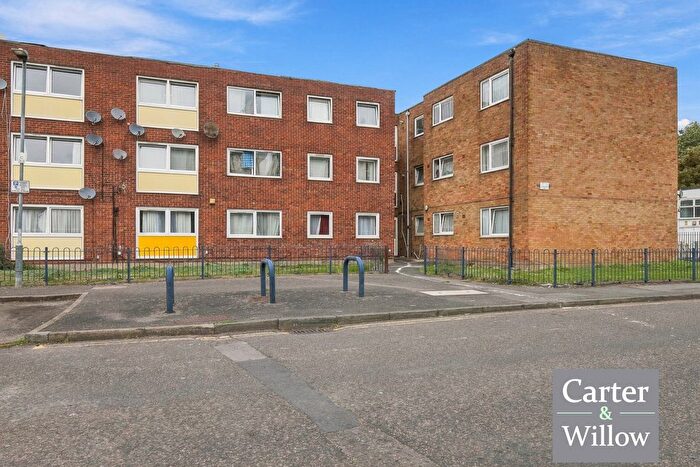 4 Bedroom Flat For Sale In Cowbridge Lane, Barking, IG11