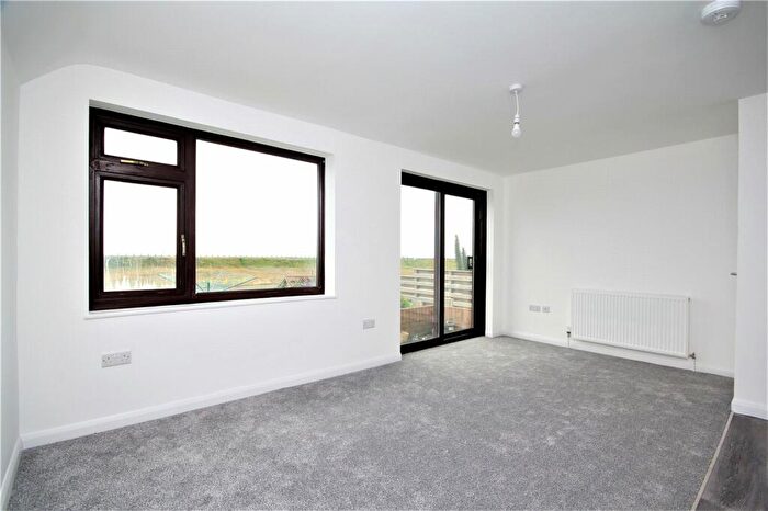 2 Bedroom Flat To Rent In Brighton Road, Lancing, West Sussex, BN15