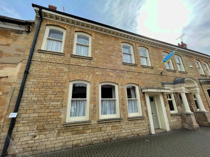 4 Bedroom Terraced House To Rent In High Street, Olney, MK46