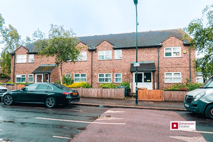 2 Bedroom Flat For Sale In Ringwood Road, Walthamstow, London, E17