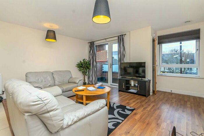 2 Bedroom Flat To Rent In The Broadway, Greenford, UB6