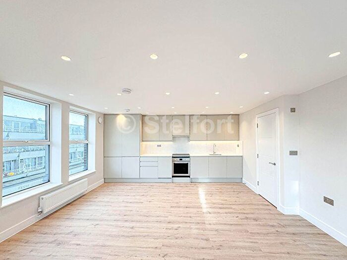 3 Bedroom Flat To Rent In Hornsey Road, London, N7