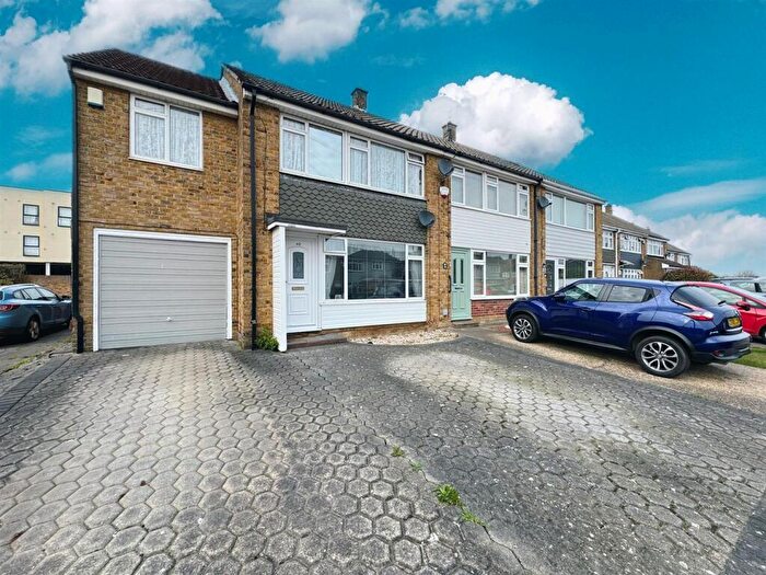 4 Bedroom End Of Terrace House For Sale In Berwood Road, Corringham, SS17