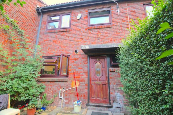 4 Bedroom House To Rent In Birch Close, London, E16