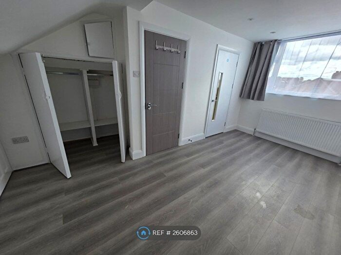 Studio To Rent In Ashurst Drive, Ilford, IG6