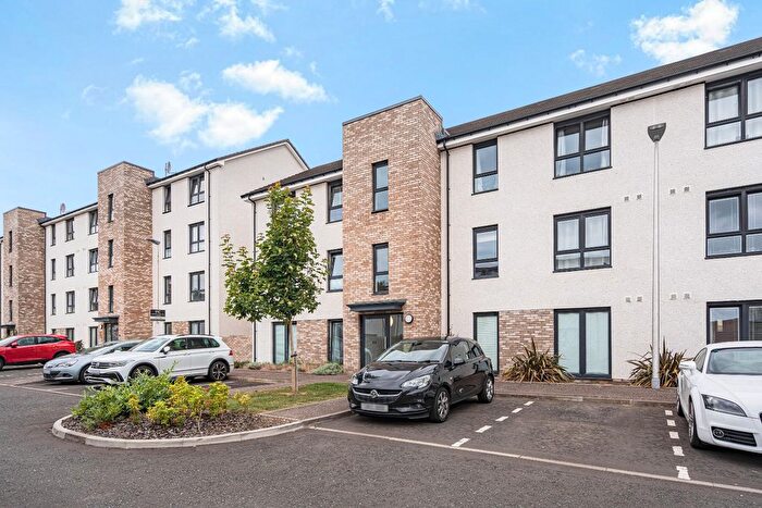2 Bedroom Flat For Sale In Kaims Crescent, Livingston, EH54