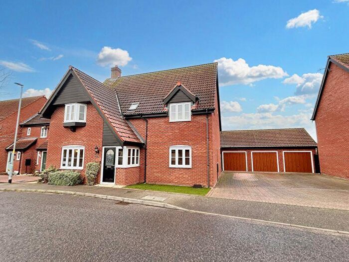 4 Bedroom Detached House For Sale In Victory Avenue, Bradwell, NR31