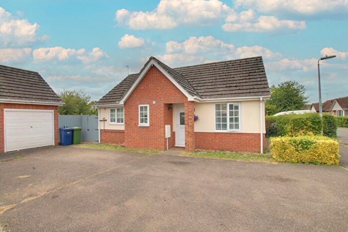 2 Bedroom Semi-Detached Bungalow For Sale In Waterfields, Chatteris, PE16