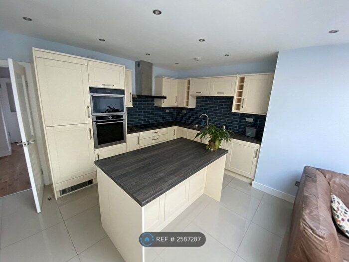 3 Bedroom Terraced House To Rent In Burton Road, Manchester, M20